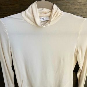 Babaton Everyday Mockneck Longsleeve.